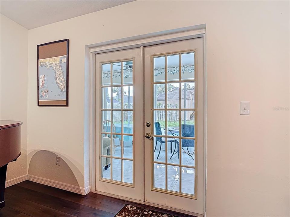 合同活跃: $319,000 (3 贝兹, 2 浴室, 1356 平方英尺)