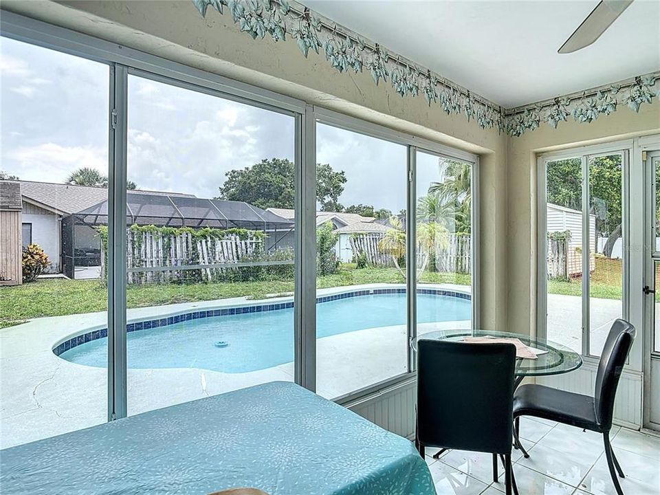 合同活跃: $319,000 (3 贝兹, 2 浴室, 1356 平方英尺)