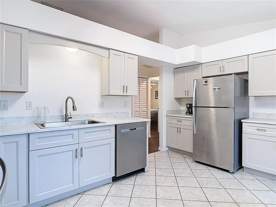 合同活跃: $319,000 (3 贝兹, 2 浴室, 1356 平方英尺)