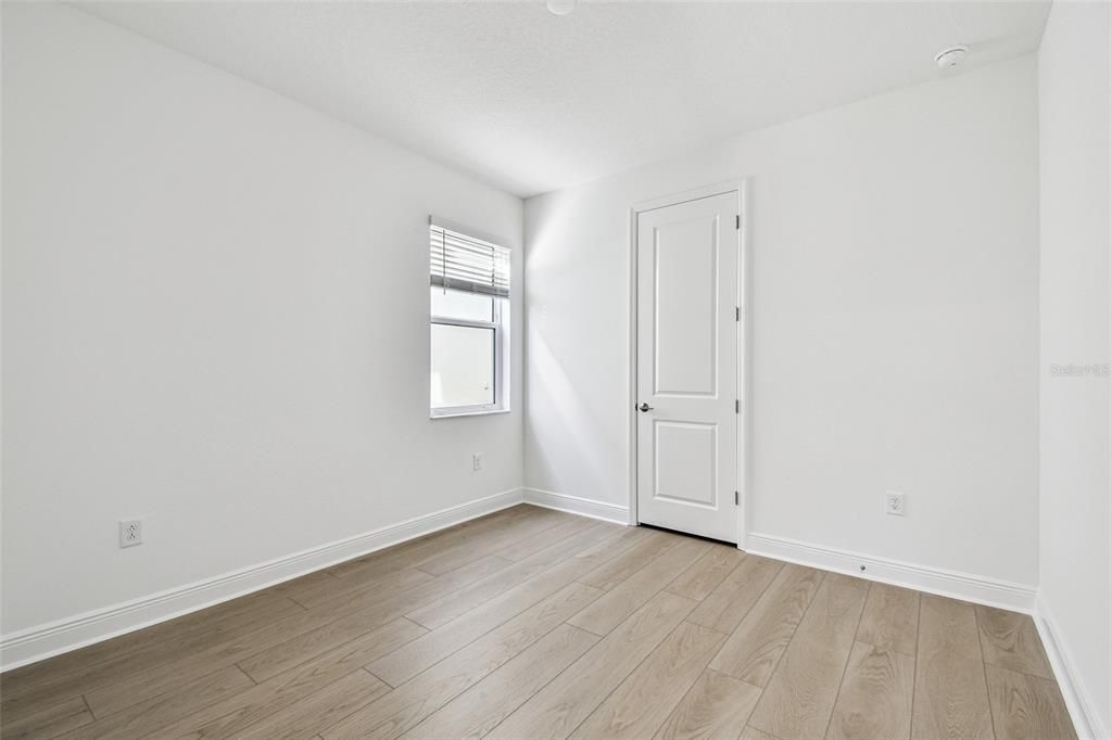 合同活跃: $799,999 (5 贝兹, 3 浴室, 3317 平方英尺)