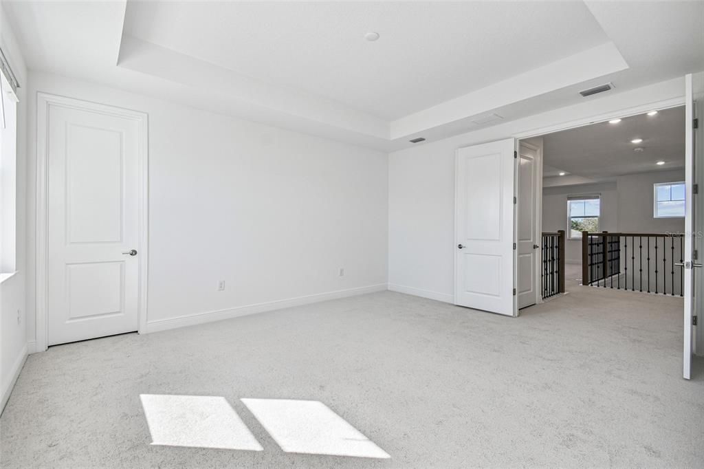 合同活跃: $799,999 (5 贝兹, 3 浴室, 3317 平方英尺)