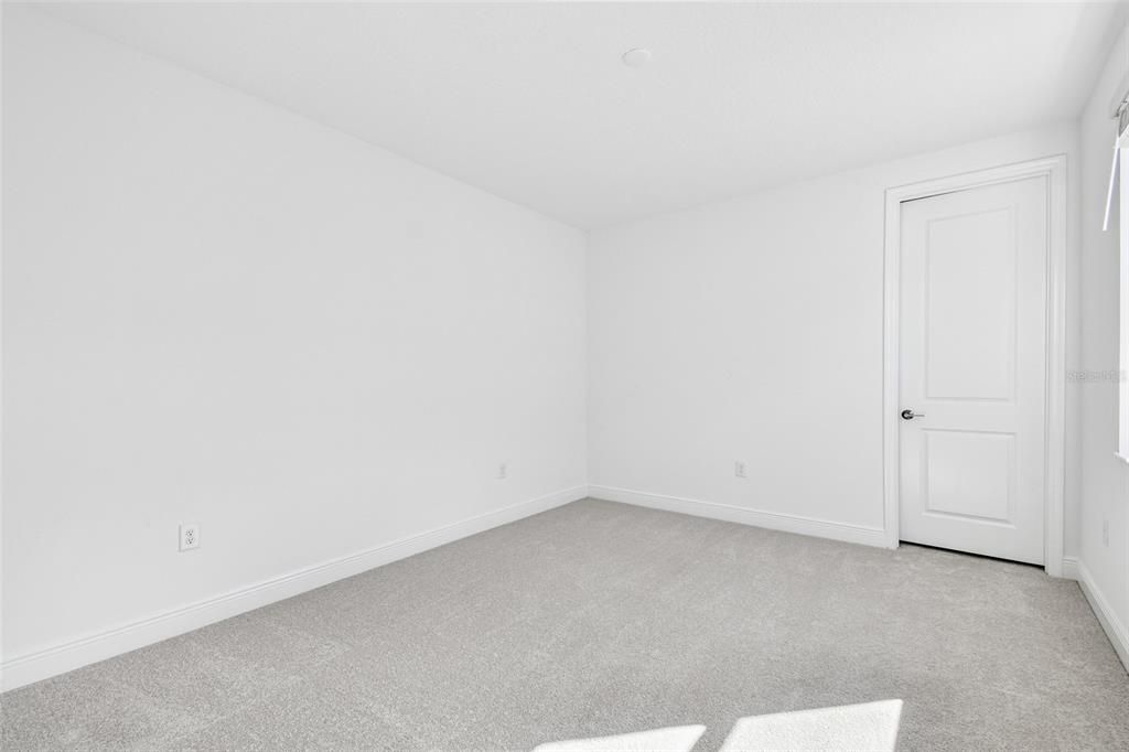 合同活跃: $799,999 (5 贝兹, 3 浴室, 3317 平方英尺)