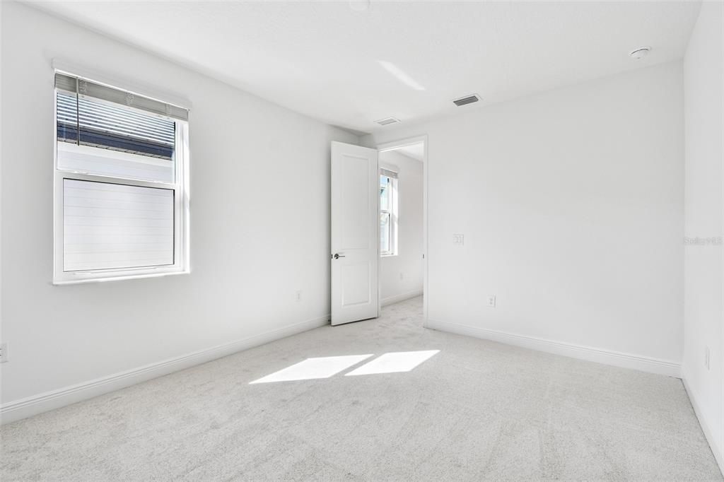 合同活跃: $799,999 (5 贝兹, 3 浴室, 3317 平方英尺)