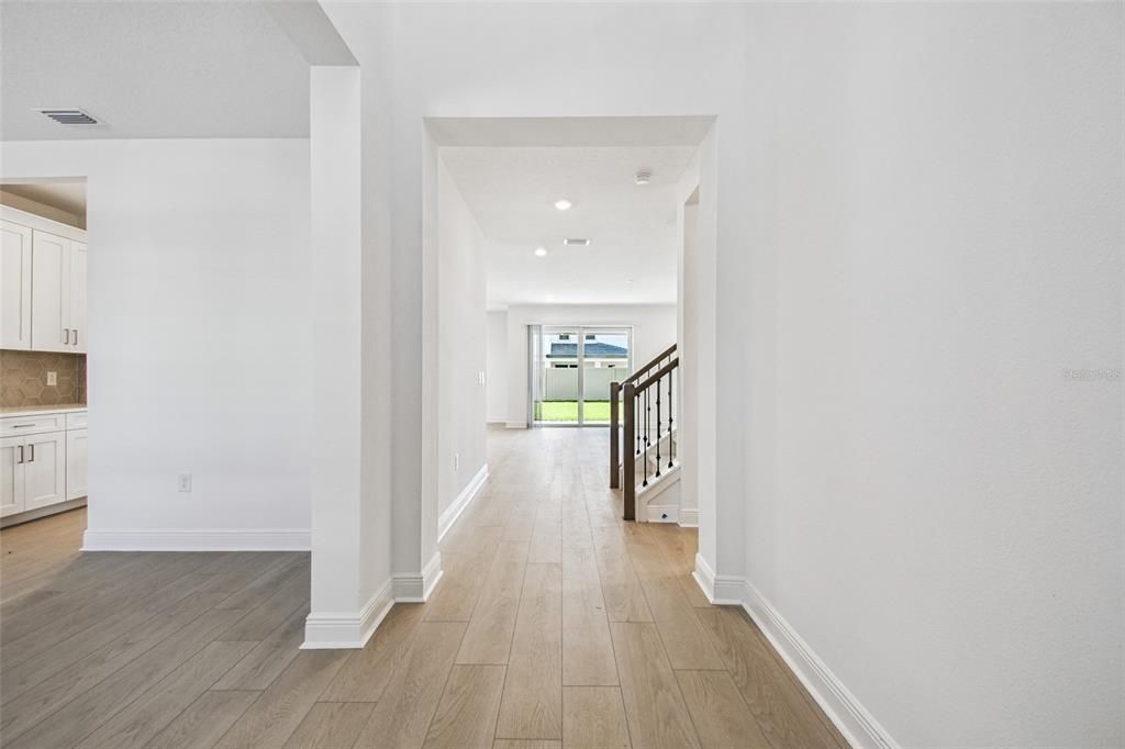 合同活跃: $799,999 (5 贝兹, 3 浴室, 3317 平方英尺)