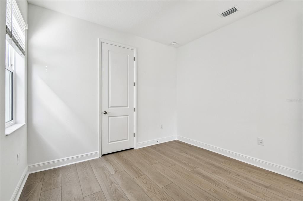 合同活跃: $799,999 (5 贝兹, 3 浴室, 3317 平方英尺)