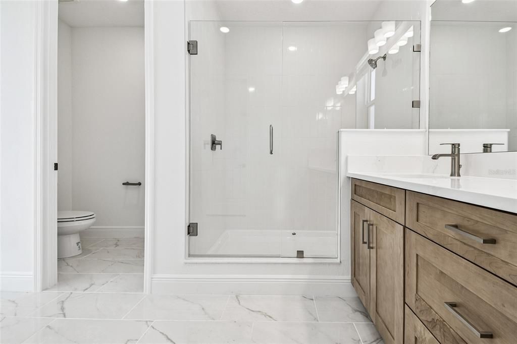 合同活跃: $799,999 (5 贝兹, 3 浴室, 3317 平方英尺)