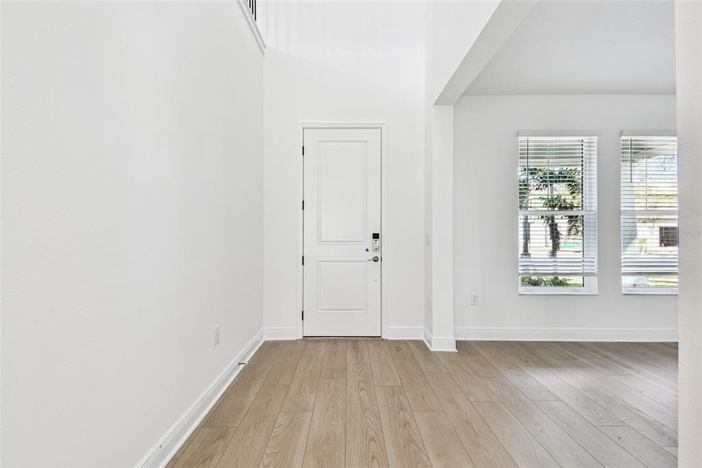 合同活跃: $799,999 (5 贝兹, 3 浴室, 3317 平方英尺)