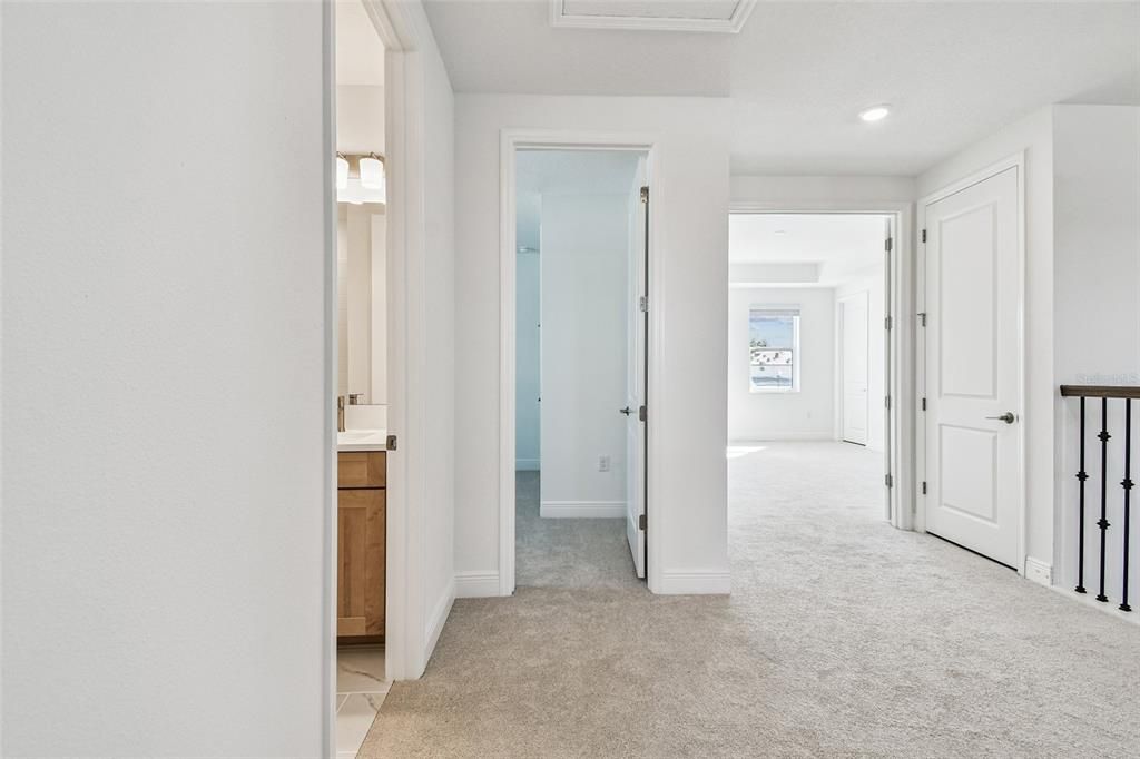 合同活跃: $799,999 (5 贝兹, 3 浴室, 3317 平方英尺)