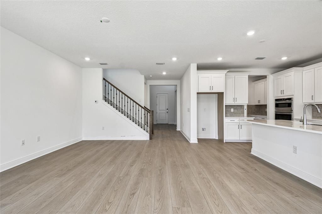 合同活跃: $799,999 (5 贝兹, 3 浴室, 3317 平方英尺)