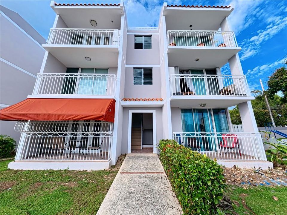 Недавно продано: $160,000 (3 спален, 2 ванн, 1045 Квадратных фут)