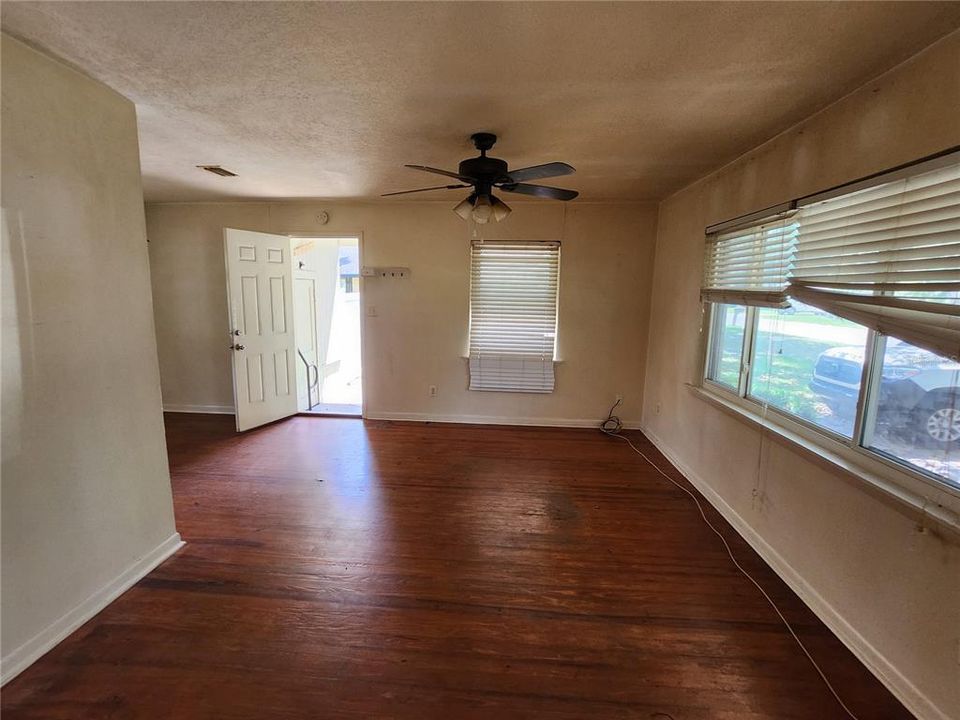 В аренду: $1,250 (2 спален, 1 ванн, 748 Квадратных фут)