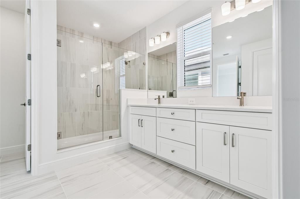 Active With Contract: $679,999 (5 beds, 3 baths, 3247 Square Feet)