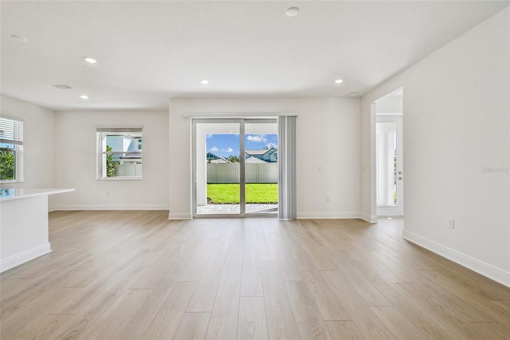 Active With Contract: $679,999 (5 beds, 3 baths, 3247 Square Feet)