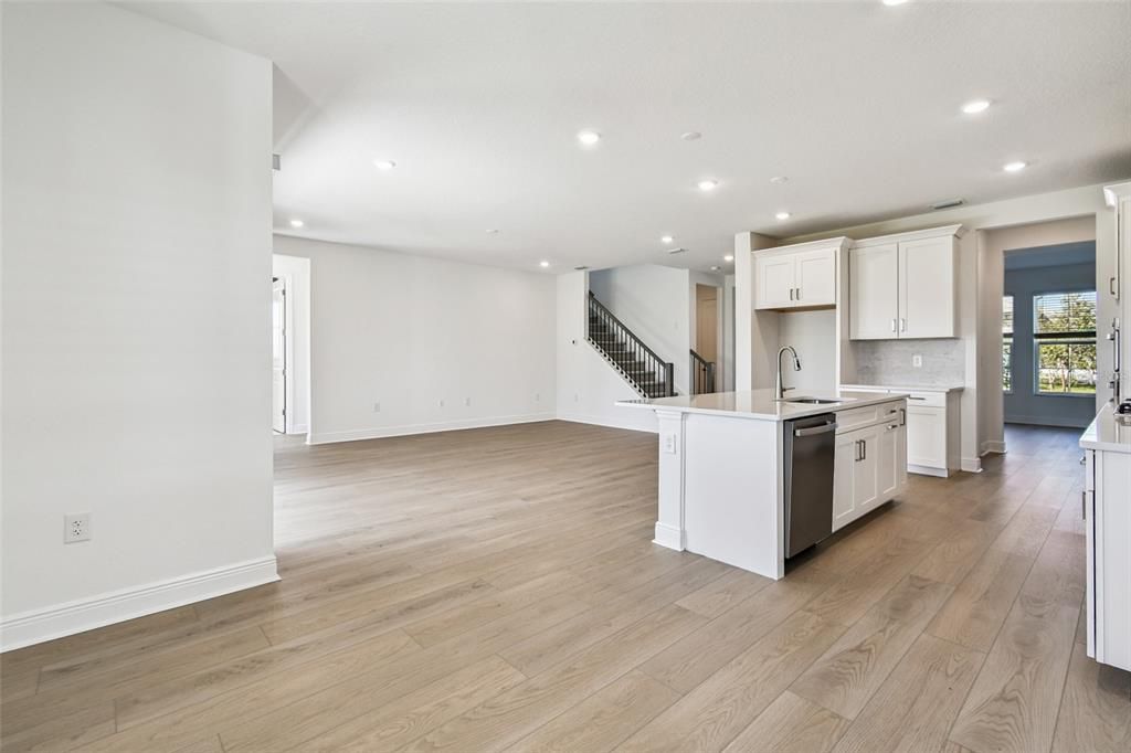 Active With Contract: $679,999 (5 beds, 3 baths, 3247 Square Feet)