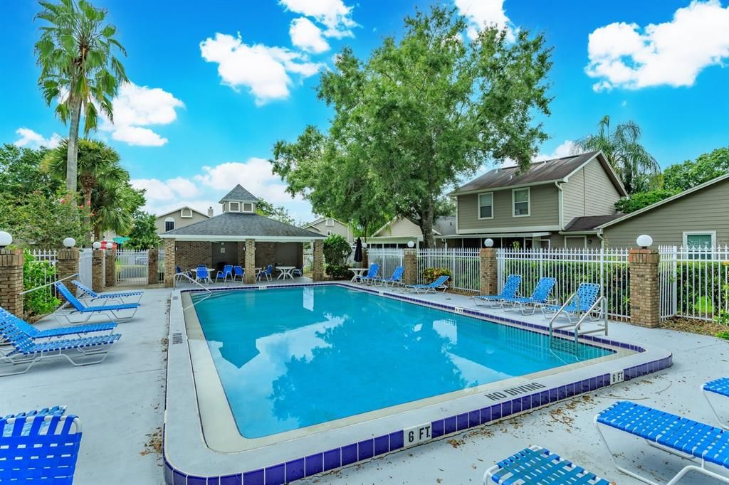 For Sale: $239,900 (2 beds, 2 baths, 833 Square Feet)