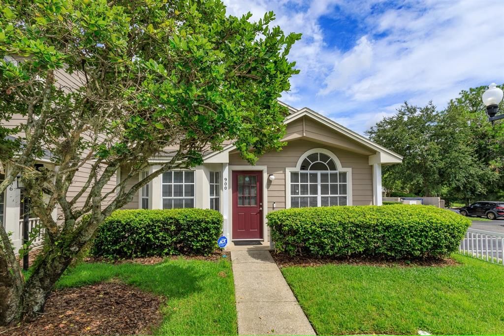 For Sale: $239,900 (2 beds, 2 baths, 833 Square Feet)