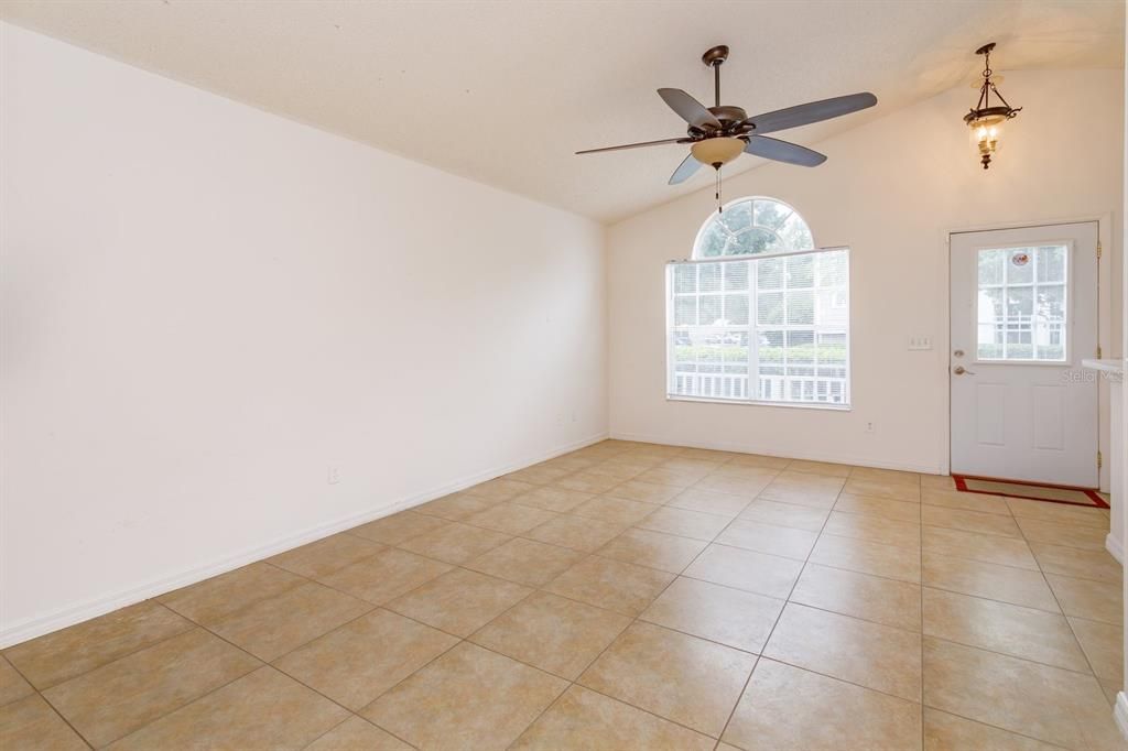 For Sale: $239,900 (2 beds, 2 baths, 833 Square Feet)