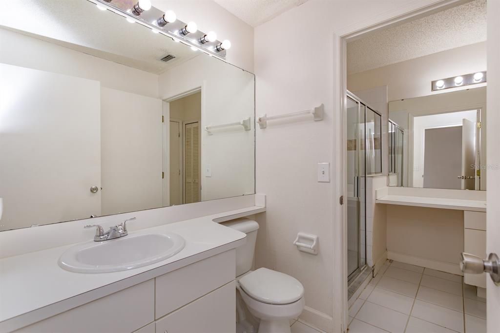 For Sale: $239,900 (2 beds, 2 baths, 833 Square Feet)