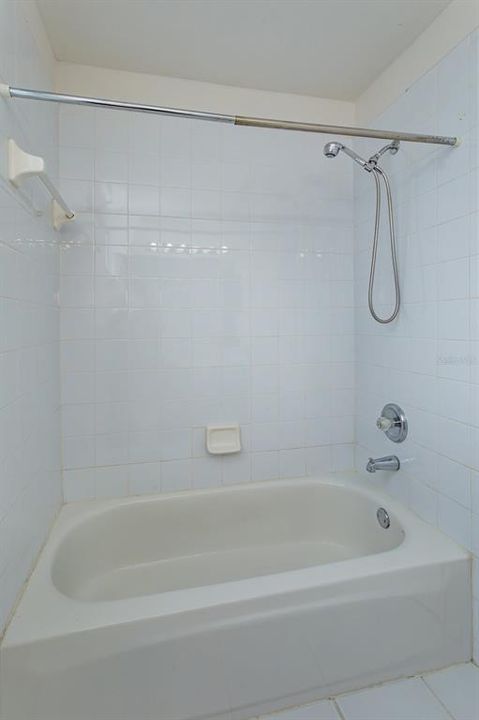 For Sale: $239,900 (2 beds, 2 baths, 833 Square Feet)