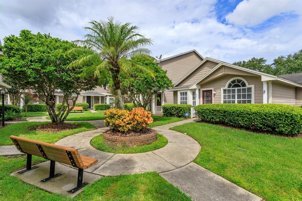 For Sale: $239,900 (2 beds, 2 baths, 833 Square Feet)