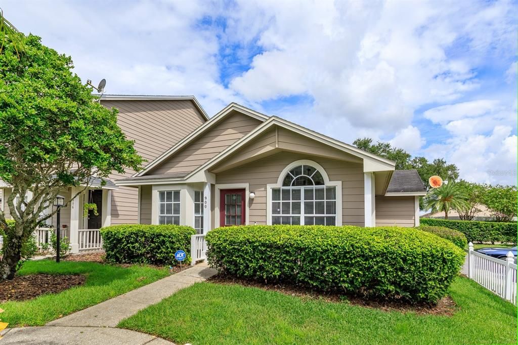 For Sale: $239,900 (2 beds, 2 baths, 833 Square Feet)