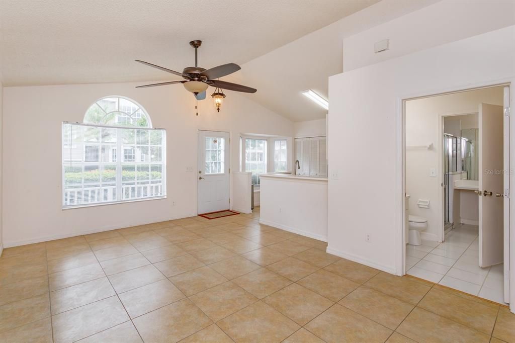 For Sale: $239,900 (2 beds, 2 baths, 833 Square Feet)