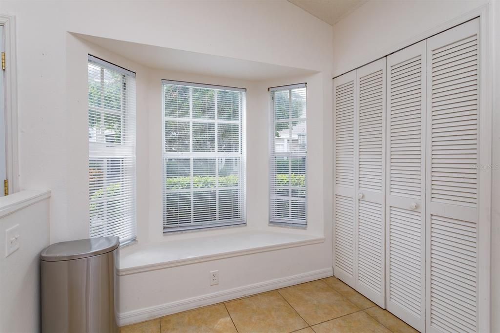 For Sale: $239,900 (2 beds, 2 baths, 833 Square Feet)