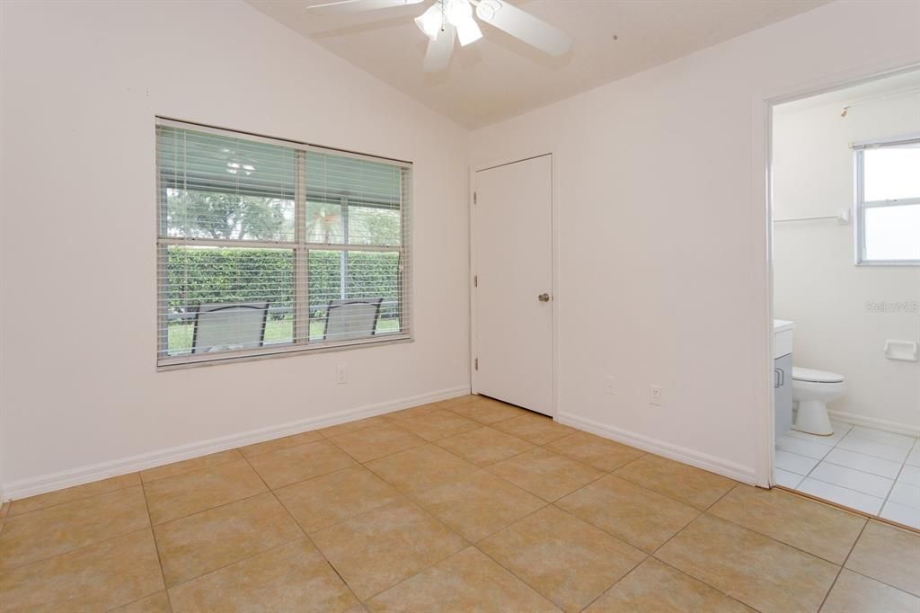 For Sale: $239,900 (2 beds, 2 baths, 833 Square Feet)