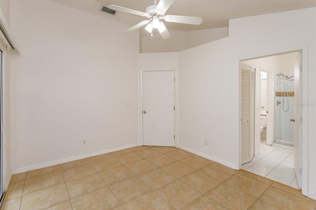 For Sale: $239,900 (2 beds, 2 baths, 833 Square Feet)