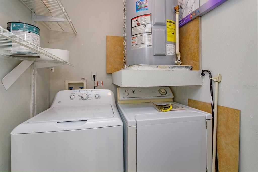 For Sale: $239,900 (2 beds, 2 baths, 833 Square Feet)