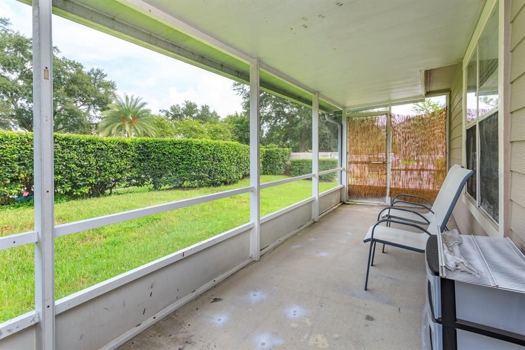 For Sale: $239,900 (2 beds, 2 baths, 833 Square Feet)