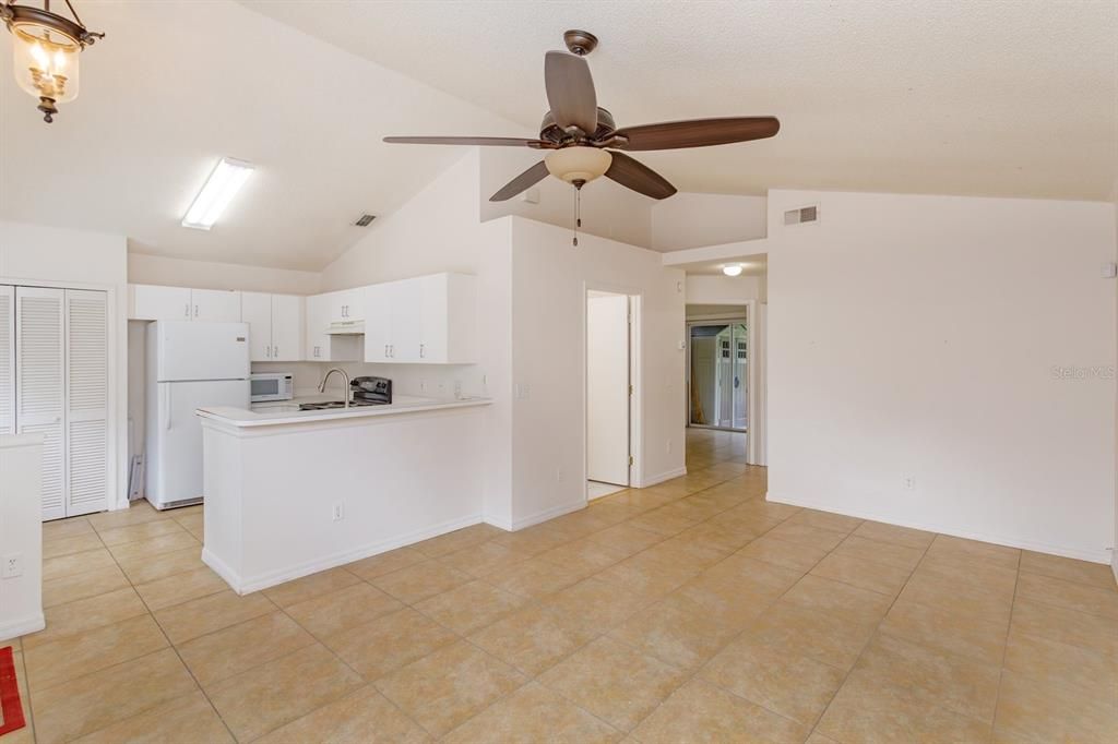 For Sale: $239,900 (2 beds, 2 baths, 833 Square Feet)