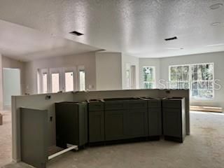 合同活跃: $394,900 (3 贝兹, 2 浴室, 1873 平方英尺)