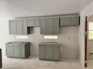 合同活跃: $394,900 (3 贝兹, 2 浴室, 1873 平方英尺)