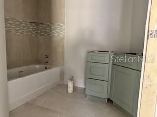 合同活跃: $394,900 (3 贝兹, 2 浴室, 1873 平方英尺)