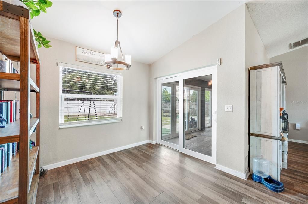 En Venta: $299,900 (3 camas, 2 baños, 1632 Pies cuadrados)