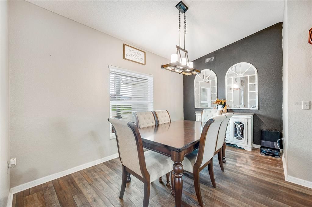 En Venta: $299,900 (3 camas, 2 baños, 1632 Pies cuadrados)