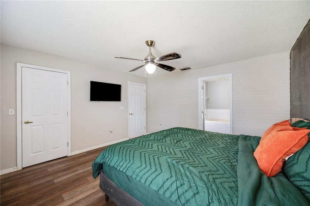 En Venta: $299,900 (3 camas, 2 baños, 1632 Pies cuadrados)