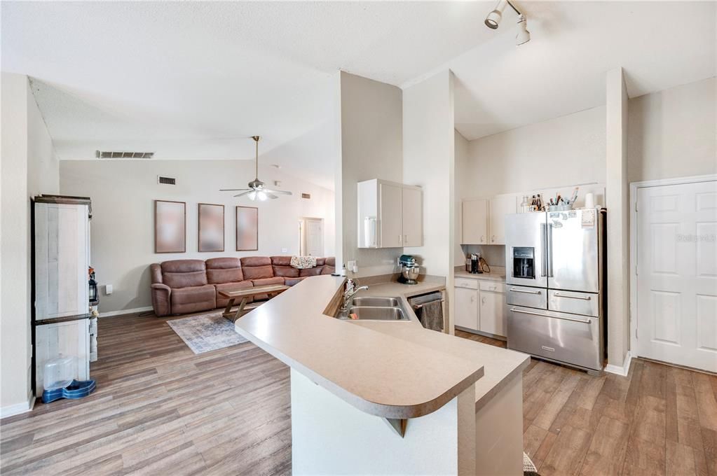 En Venta: $299,900 (3 camas, 2 baños, 1632 Pies cuadrados)