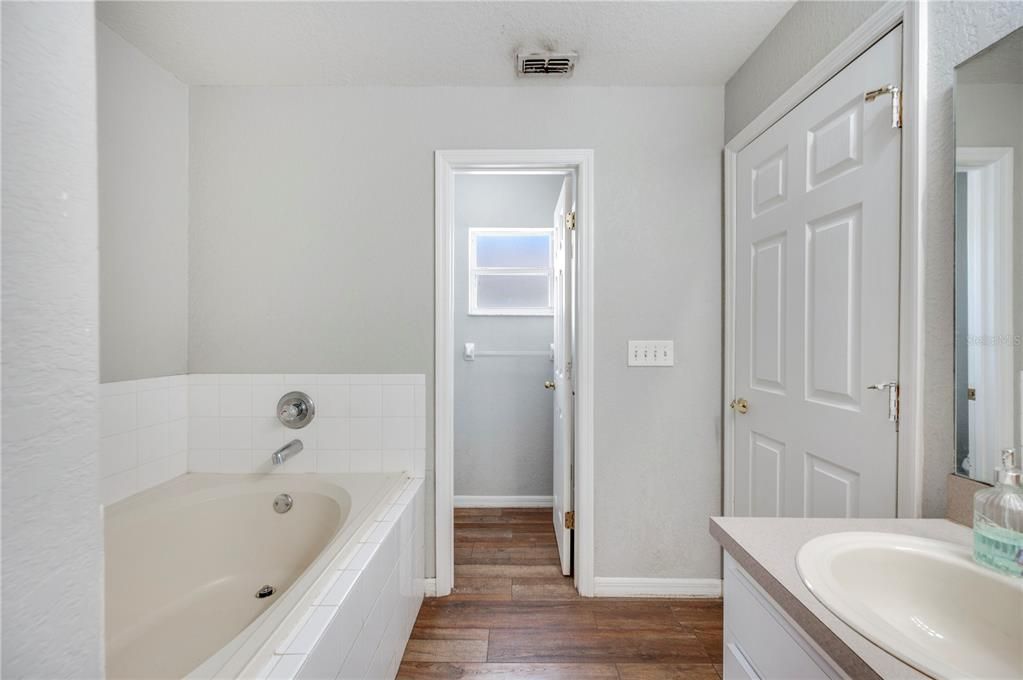 En Venta: $299,900 (3 camas, 2 baños, 1632 Pies cuadrados)