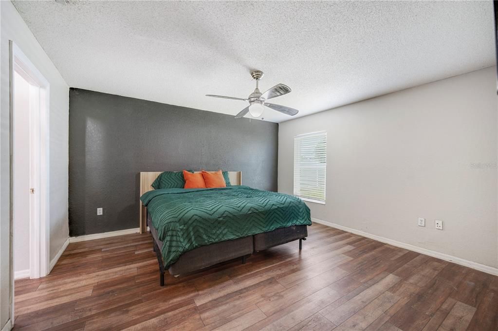 En Venta: $299,900 (3 camas, 2 baños, 1632 Pies cuadrados)