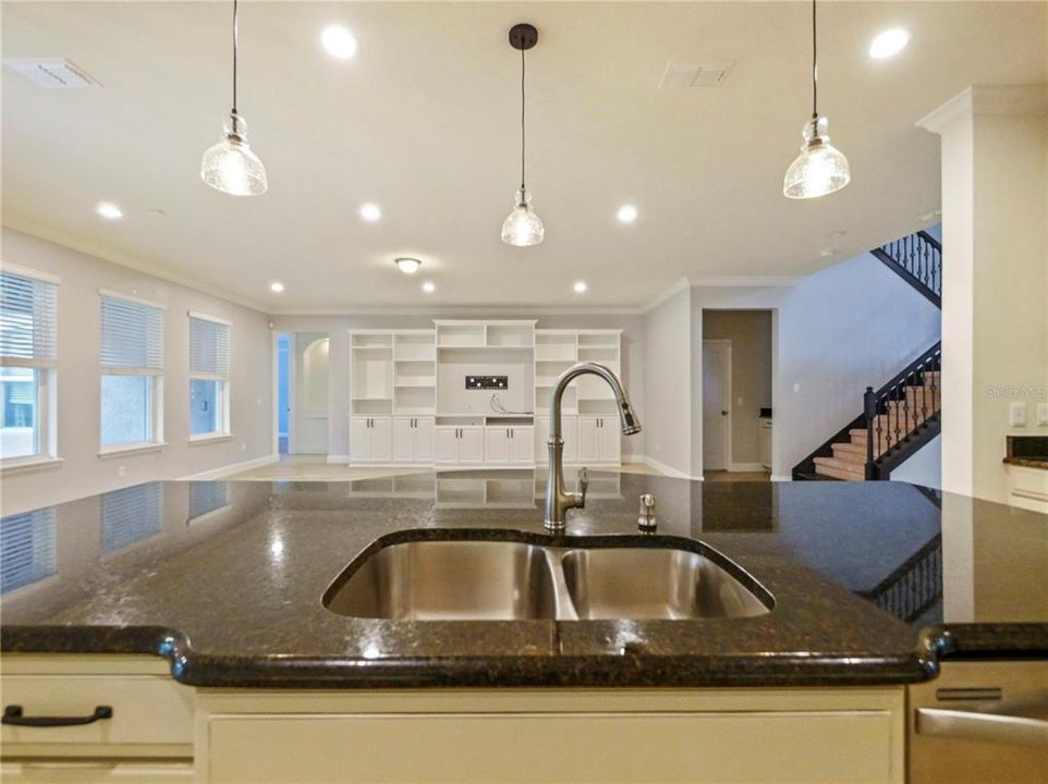 出租: $4,500 (5 贝兹, 3 浴室, 4497 平方英尺)