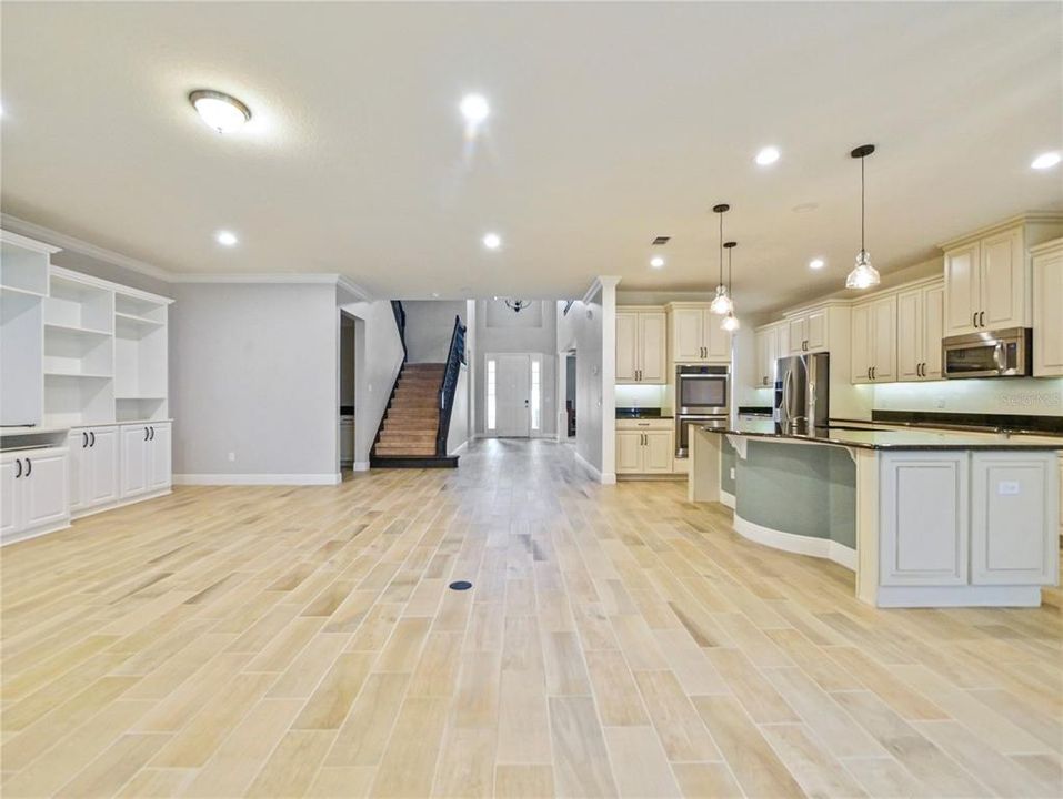 出租: $4,500 (5 贝兹, 3 浴室, 4497 平方英尺)