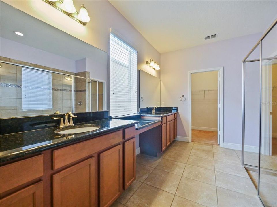 出租: $4,500 (5 贝兹, 3 浴室, 4497 平方英尺)