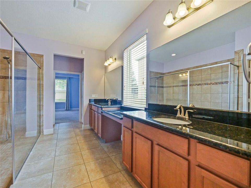 出租: $4,500 (5 贝兹, 3 浴室, 4497 平方英尺)