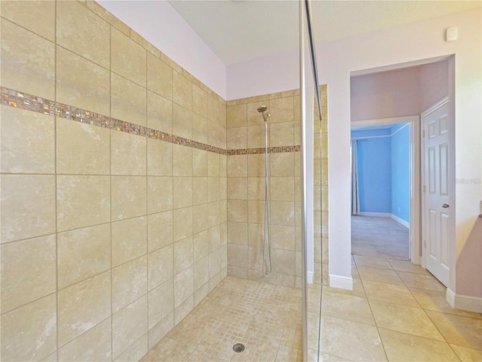 出租: $4,500 (5 贝兹, 3 浴室, 4497 平方英尺)