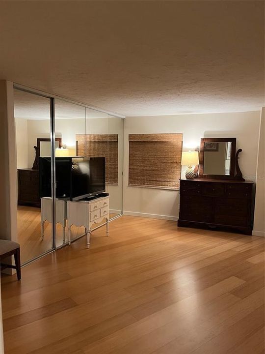 Activo con contrato: $2,950 (2 camas, 2 baños, 1424 Pies cuadrados)