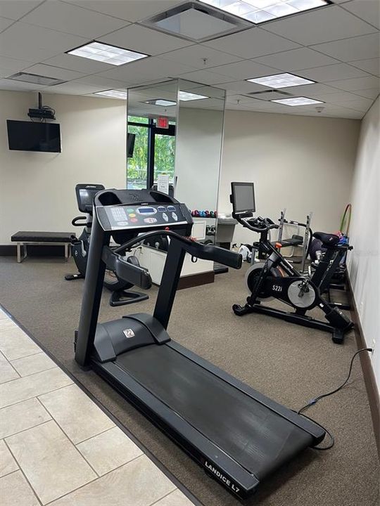 Activo con contrato: $2,950 (2 camas, 2 baños, 1424 Pies cuadrados)