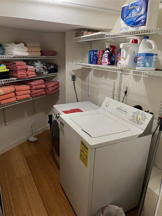 Activo con contrato: $2,950 (2 camas, 2 baños, 1424 Pies cuadrados)