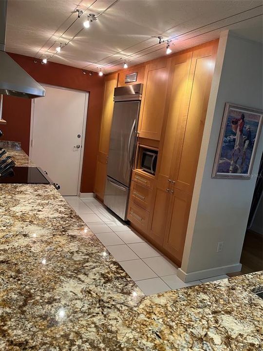 Activo con contrato: $2,950 (2 camas, 2 baños, 1424 Pies cuadrados)